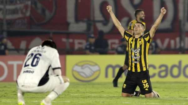 Festejon de Guaraní. Independiente cayó y se complicó, quedó último.