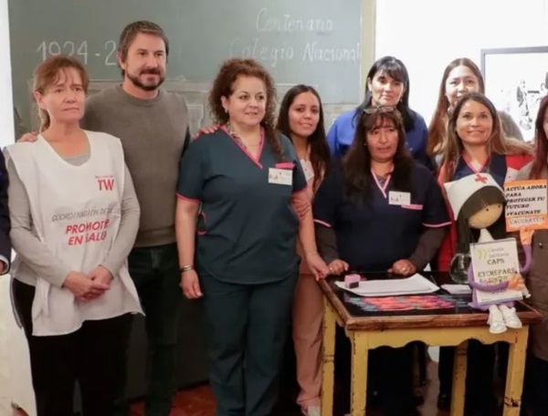 El intendente Merino junto a personal de Salud, durante el lanzamiento de la edición 2024.