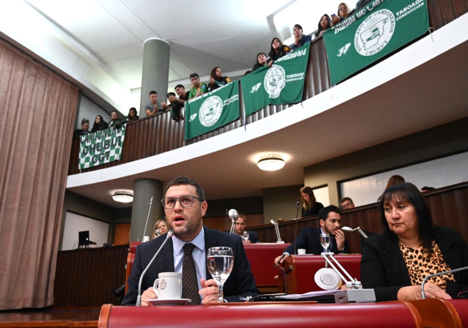 Pais, Arbilla y atrás, Coliñir y Fita. El bloque ¿peronista? apoyó sin fisuras.