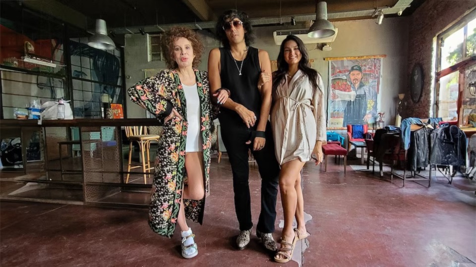 Nacha Guevara, junto a Leo Damario y Antonella “China” Kruger.