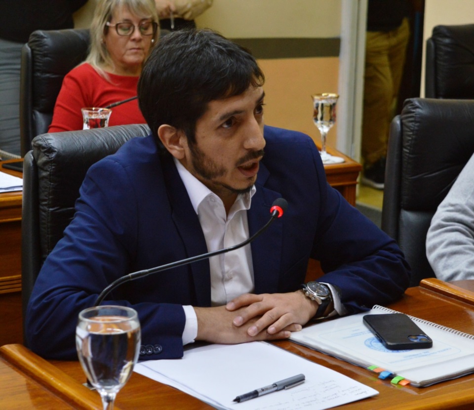 Concejal González, cuestionando a Provincia.