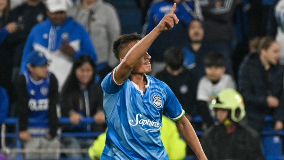 Braian Romero festeja el 1-0 de Vélez.
