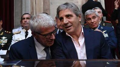 Cuneo y "Toto" van al Congreso solo como claque destacada, pero no a poner la cara.