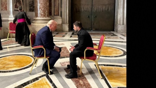 A solas. Trump y Zelenski tuvieron un mano a mano en el Vaticano, en la despedida de Francisco.