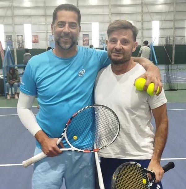 En 2º Caballeros, Esteban Montivero y Daniel Benítez jugaron un intenso partido.