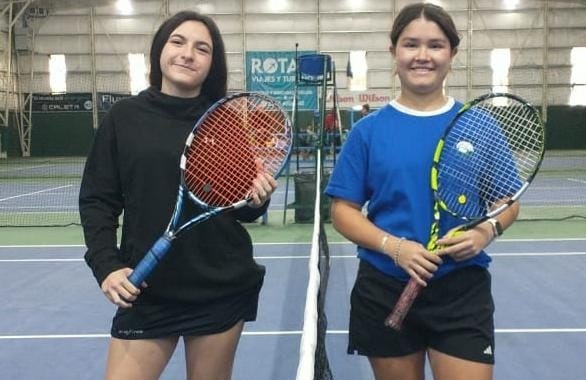 Alma Larrañaga y Josefina Meyer, de 3º Damas.