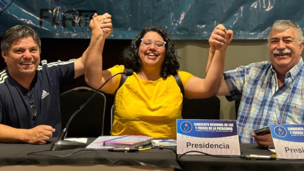 Héctor González y Juan Domingo Espinoza, líderes de Luz y Fuerza, junto a Ruiz.