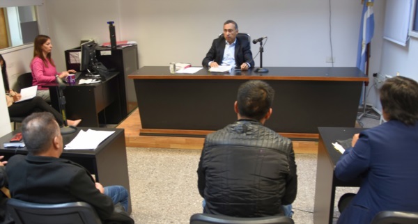 Postal de la audiencia en Trelew (Norman Evans/Jornada)