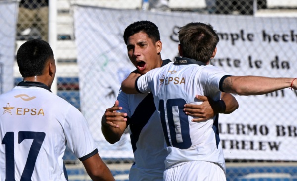 Alan Silva festeja el 1-0. Foto: Daniel Feldman/Jornada Medios.