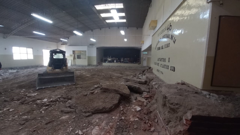 Se extrajo el piso existente para de remodelar el sector de cocina.