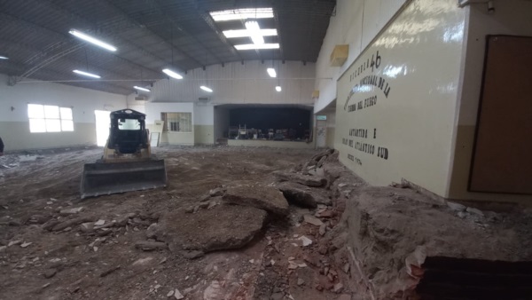 Se extrajo el piso existente para de remodelar el sector de cocina.