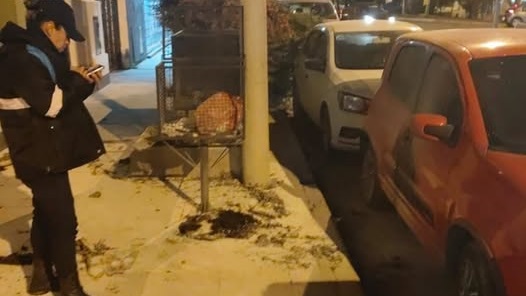 El vehículo Fiat quedó afectado sobre uno de sus laterales.