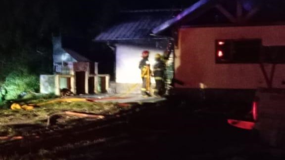 Una dotación de los bomberos de Trevelin acudieron al sitio del siniestro.