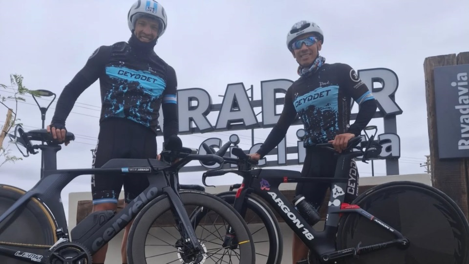 Armada y Arrative, compañeros y "top ten" en un triatlón convocante y de jerarquía.