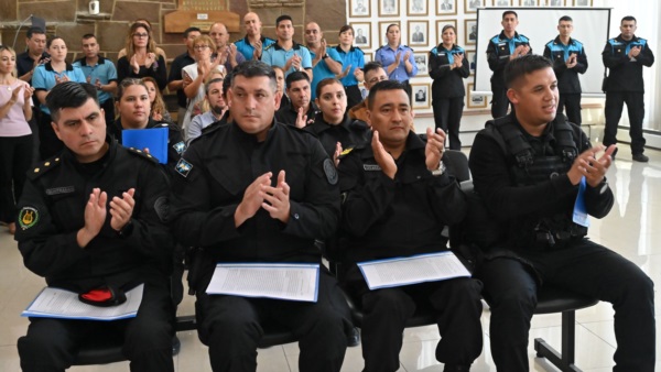 En la ceremonia de este miércoles, se distinguió a policías que intervinieron en un accidente. 