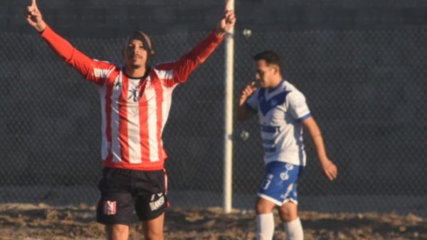 El brasileño "Duda" marcó el segundo con un impecable cabezazo. (Foto: Sergio Esparza/Jornada).
