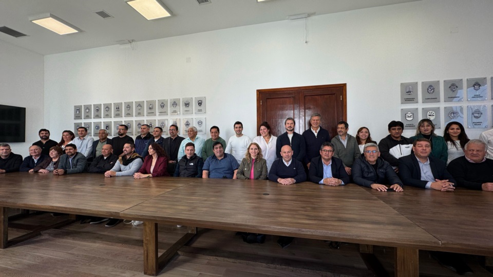 Torres junto a los intendentes de la provincia.