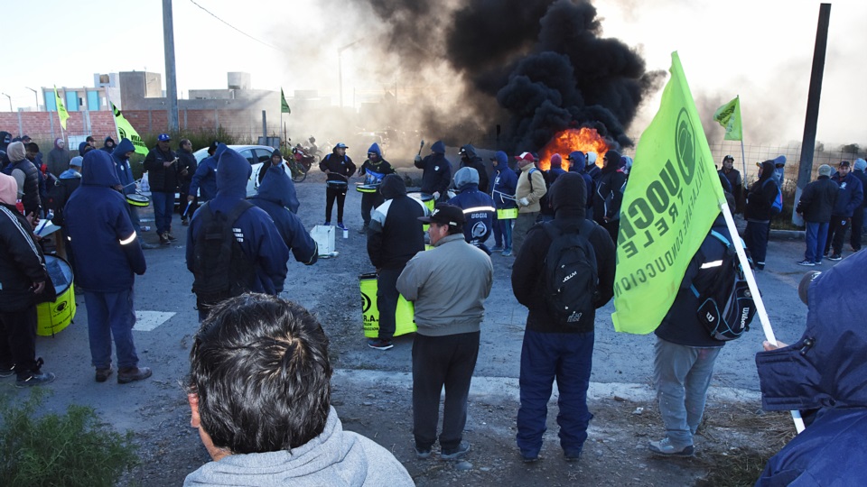 Protesta de la UOCRA por las obras paralizadas.