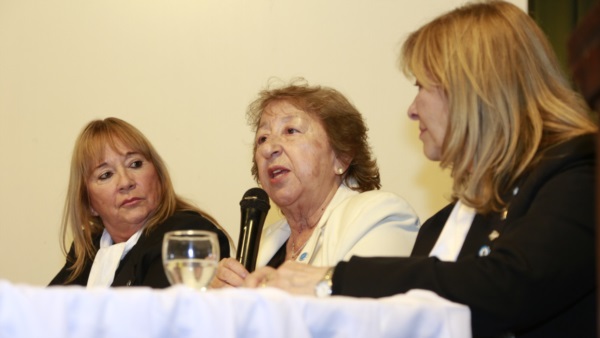Antonia Lidia Blanco junto a Alicia y Stella Maris.