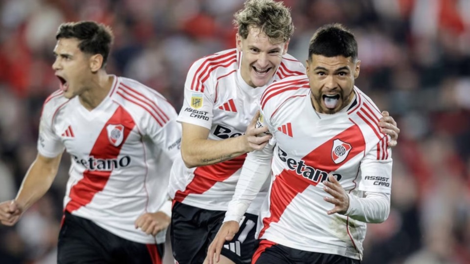 Paulo Díaz festejando el primero de River.