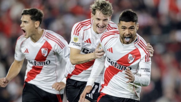 Paulo Díaz festejando el primero de River.