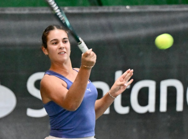 Justina Lassaga disfrutó de una experiencia de una hora en un W15 en Trelew (Daniel Feldman/Jornada Medios)..