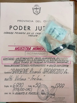 La carátula de la causa original con la bala guardada.. 