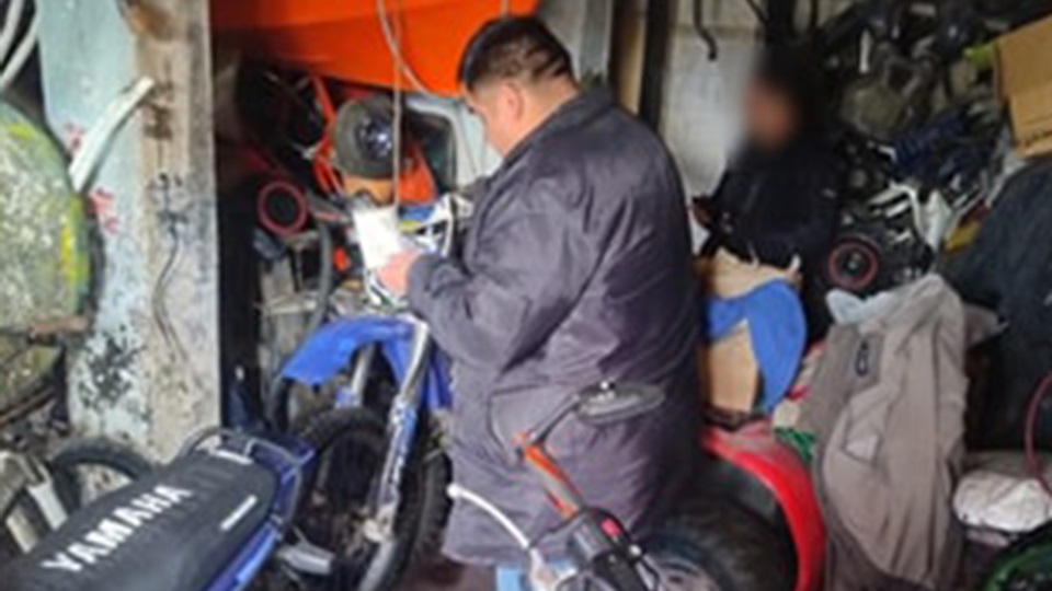 Personal policial en uno de los allanamientos.