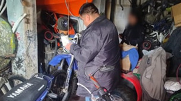 Personal policial en uno de los allanamientos.