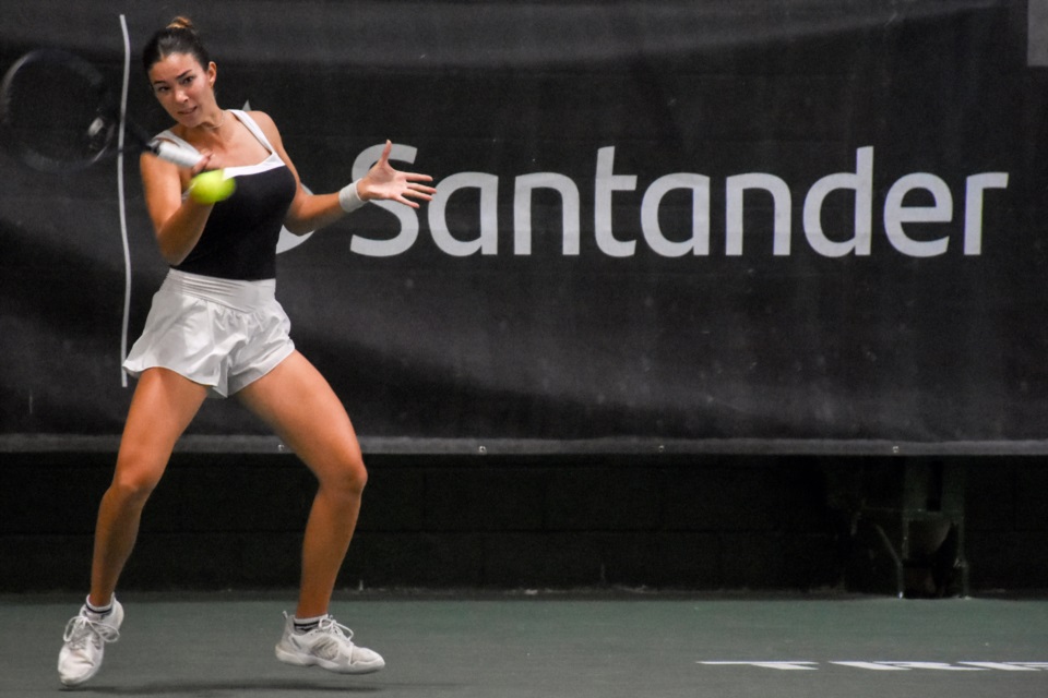 Pezuela Cano le dio trabajo a Labraña en el primer set. Buen torneo. (Foto: Sergio Esparza/Jornada Medios).