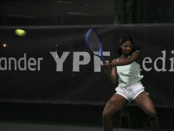 La estadounidense Christasha Mc Neil le ganó un set a Martina Capurro (Sergio Esparza/Jornada Medios).