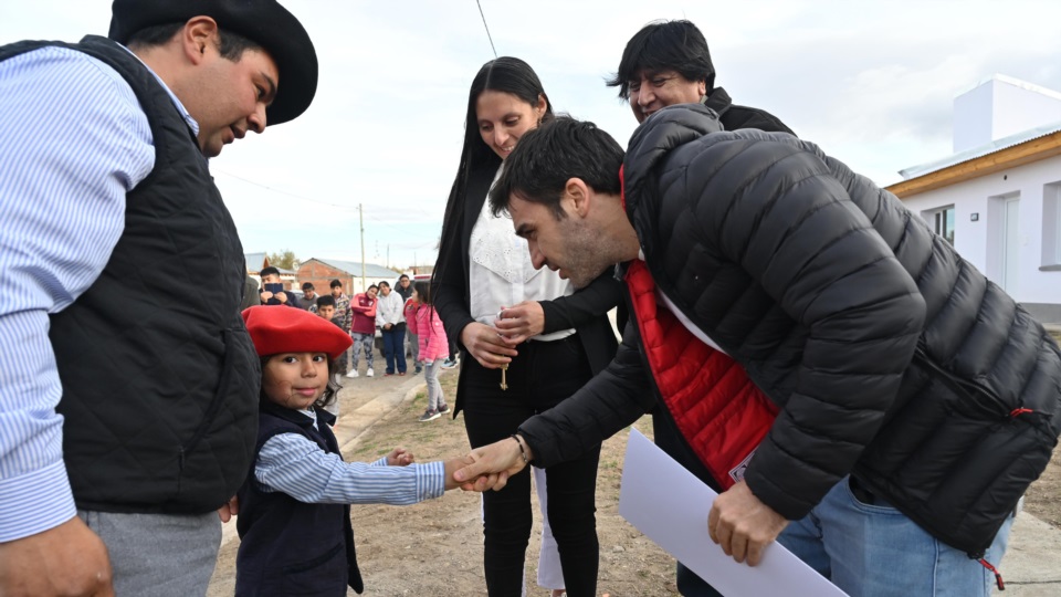 Diez familias de José de San Martín tuvieron su solución habitacional.