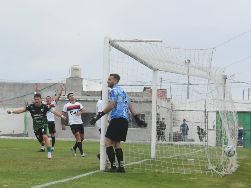 "Jony" Ojeda lo empató de cabeza, en su tercer gol consecutivo. (Foto: Sergio Esparza/Jornada).