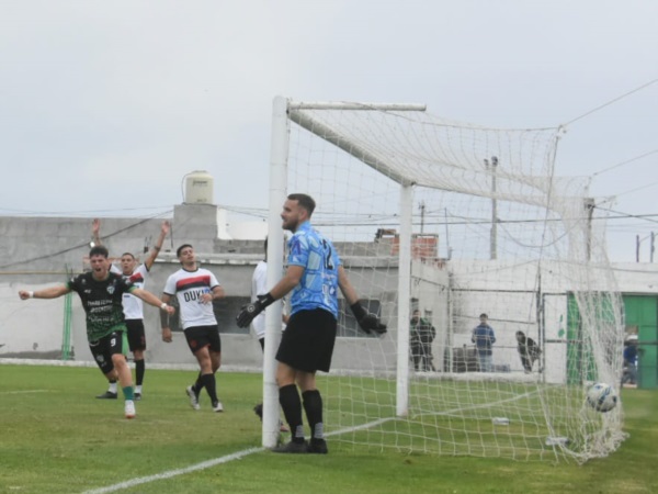 "Jony" Ojeda lo empató de cabeza, en su tercer gol consecutivo. (Foto: Sergio Esparza/Jornada).