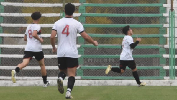 Barra celebra su gol. (Foto: Sergio Esparza/Jornada).