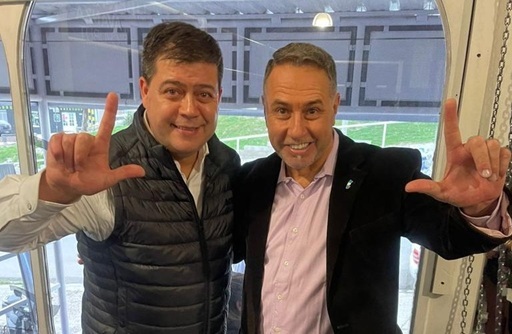Otros tiempos. El diputado y el periodista, con la "L" libertaria.