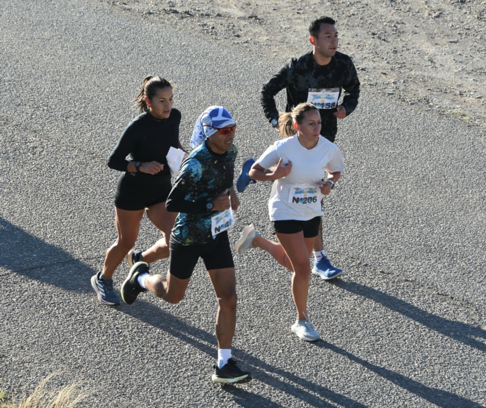 "Flor" Thomas y Marina Urtizberea en una lucha reñida por el segundo lugar (Norman Evans/Jornada Medios).
