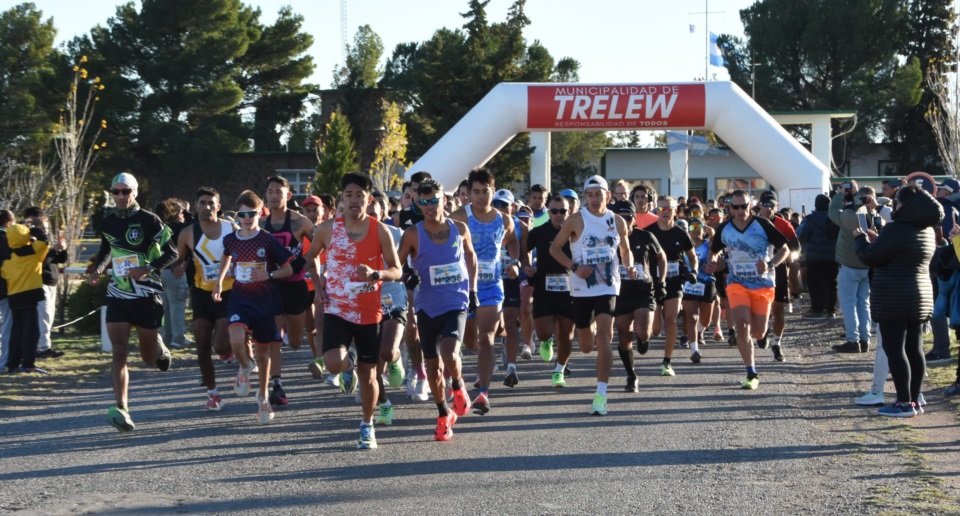 La Corrida Día de la Armada volvió al calendario atlético zonal (Norman Evans/Jornada Medios).