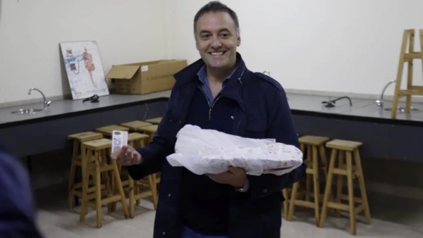 San guchito. En la ex Twitter se comentaba que a la salida de sufragar Adorní mencionó que se había autovotado. ¿Anulado?