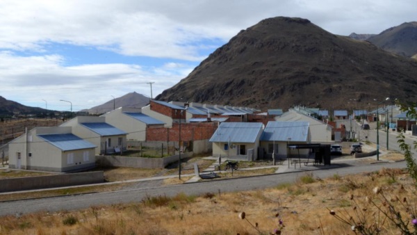 Nuevamente, el barrio no tiene suministro de agua de red.