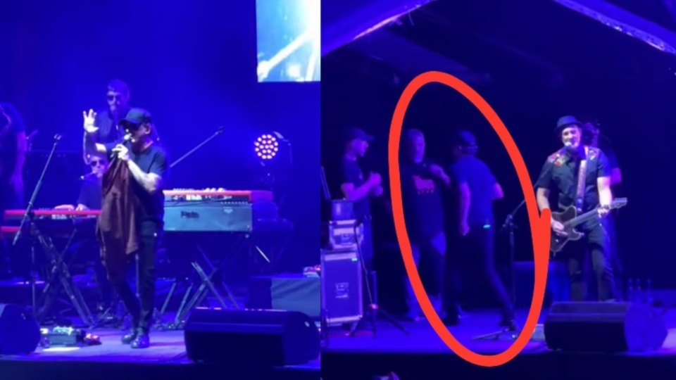 Calamaro con la campera de la discordia, y retirándose contrariado. Foto gentileza Infobaee.