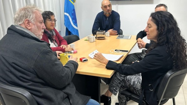 El titular de Patagonia Tercer Milenio, Gustavo Monesterolo y la doctora Mariana Ripa del Poder Judicial.