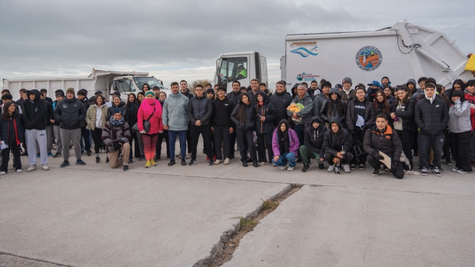 Alumnos, docentes y directivos de la Escuela N° 185 del Área 12 fueron los primeros en realizar la experiencia.