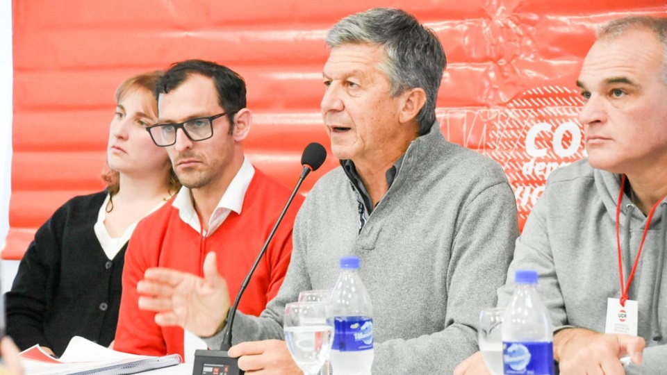 El titular de la UCr y vicegobernador, Gustavo Menna hablando a los presentes.