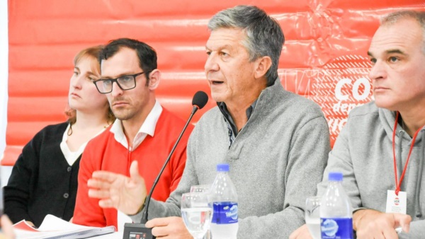 El titular de la UCr y vicegobernador, Gustavo Menna hablando a los presentes.