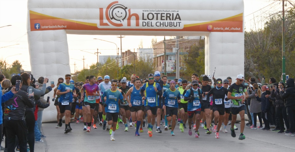La largada de la 12º edición a las 9 en punto en Gaiman (Norman Evans/Jornada Medios).