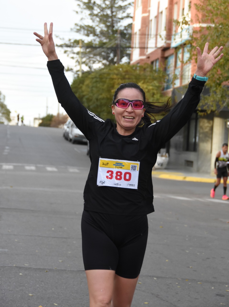La felicidad de Rocío Talma al ganar los 5K en Trelew (Norman Evans/Jornada Medios).