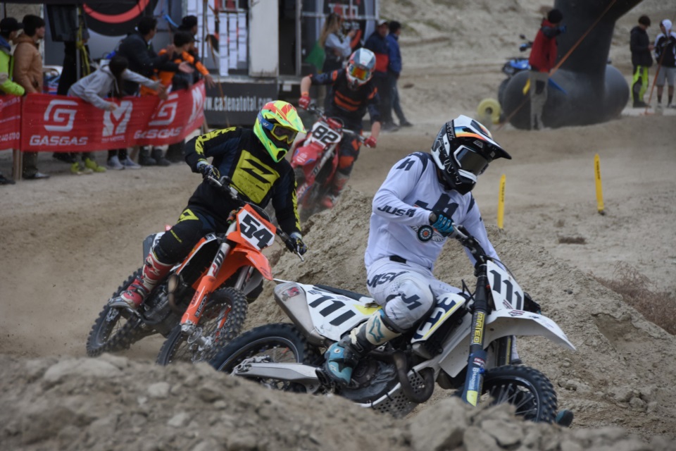Fuentes, Beraza y más atrás el ganador de la MX 2, Valentín Ramírez (Norman Evans/Jornada Medios).
