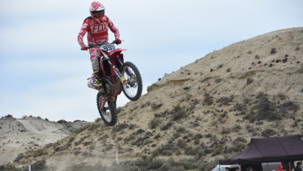 Jonathan Montenegro tuvo altura para ganar en la MX 1 (Norman Evans/Jornada Medios).