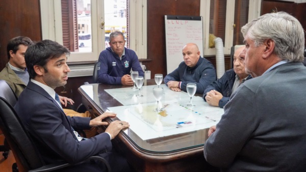 Torres, López Cazorla, Arbeletche; Sastre, Durdos y Zapata.